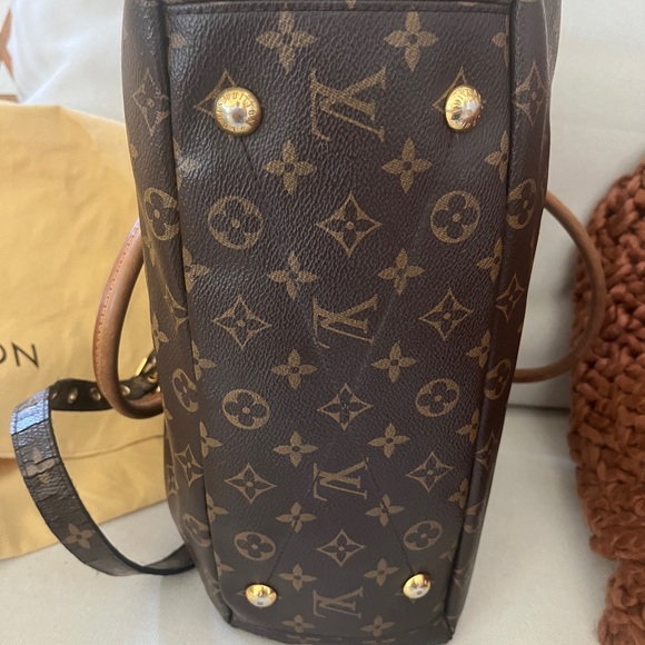 Louis Vuitton Pallas Handbag - Picture 10 of 16